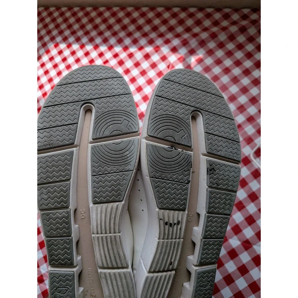 Women's On The Roger Advantage 2, White/Rosehip, 10 Medium US